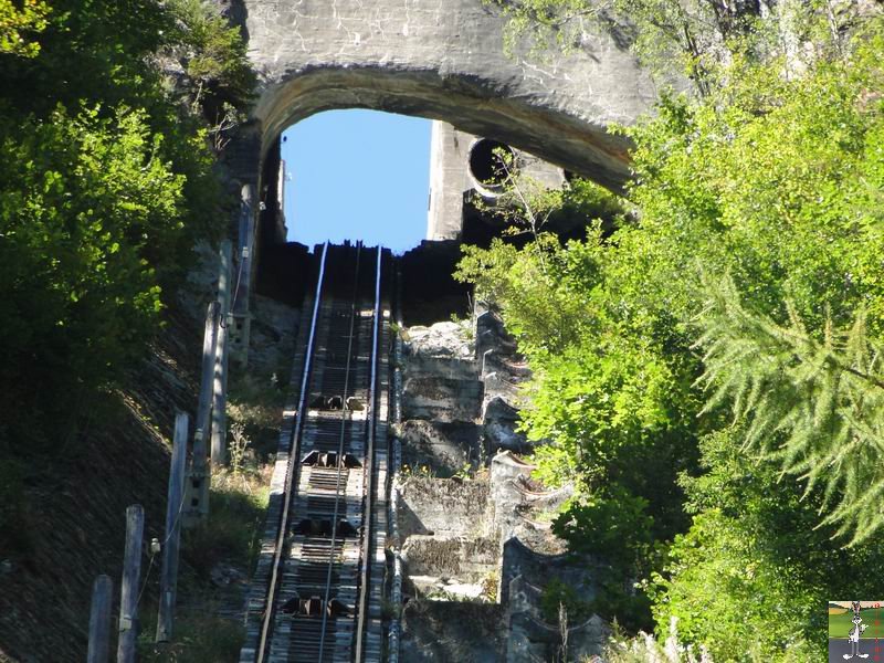 Parc d'Attractions du Châtelard (2 funiculaires et 1 petit train panoramique) (VS, Suisse) (11-09-2010) Chatelard_Chateau_d_eau_014