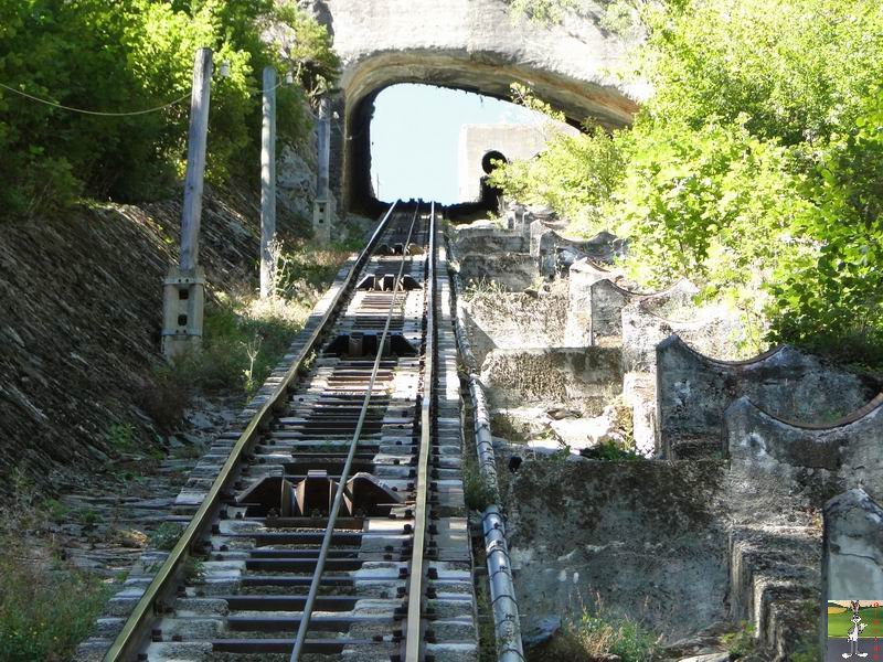 Parc d'Attractions du Châtelard (2 funiculaires et 1 petit train panoramique) (VS, Suisse) (11-09-2010) Chatelard_Chateau_d_eau_016