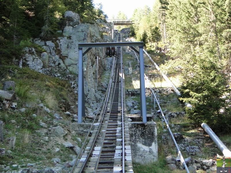 Parc d'Attractions du Châtelard (2 funiculaires et 1 petit train panoramique) (VS, Suisse) (11-09-2010) Chatelard_Chateau_d_eau_024