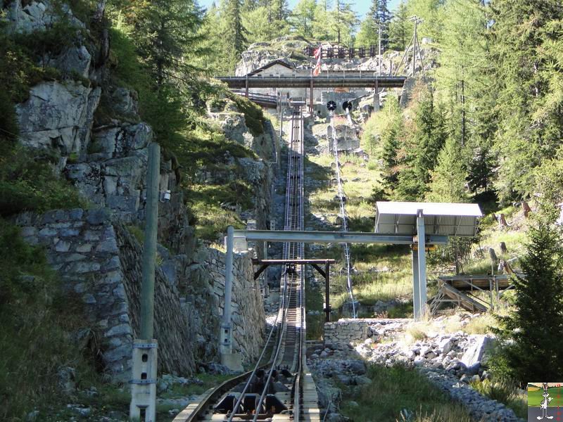 Parc d'Attractions du Châtelard (2 funiculaires et 1 petit train panoramique) (VS, Suisse) (11-09-2010) Chatelard_Chateau_d_eau_028