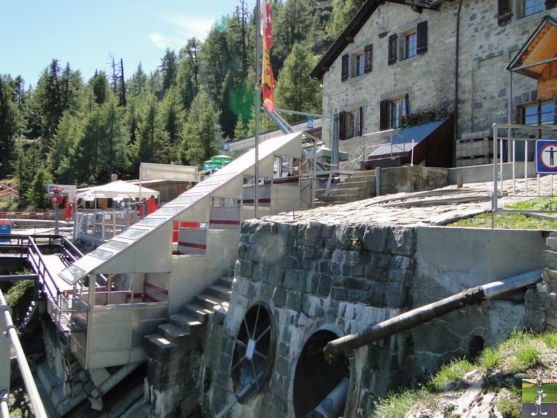 Parc d'Attractions du Châtelard (2 funiculaires et 1 petit train panoramique) (VS, Suisse) (11-09-2010) Chatelard_Chateau_d_eau_031