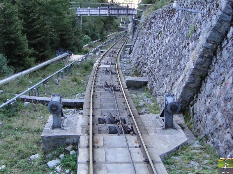 Parc d'Attractions du Châtelard (2 funiculaires et 1 petit train panoramique) (VS, Suisse) (11-09-2010) Chatelard_Chateau_d_eau_039