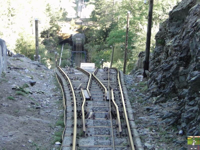 Parc d'Attractions du Châtelard (2 funiculaires et 1 petit train panoramique) (VS, Suisse) (11-09-2010) Chatelard_Chateau_d_eau_040