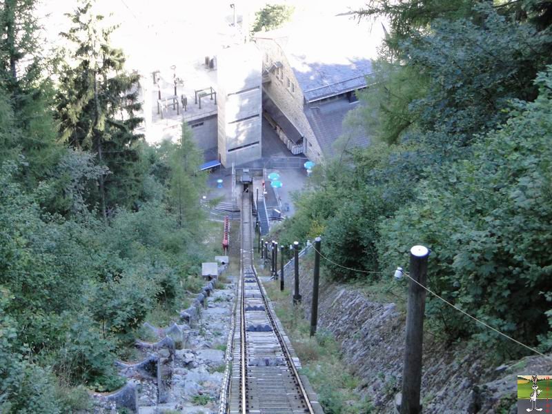 Parc d'Attractions du Châtelard (2 funiculaires et 1 petit train panoramique) (VS, Suisse) (11-09-2010) Chatelard_Chateau_d_eau_048