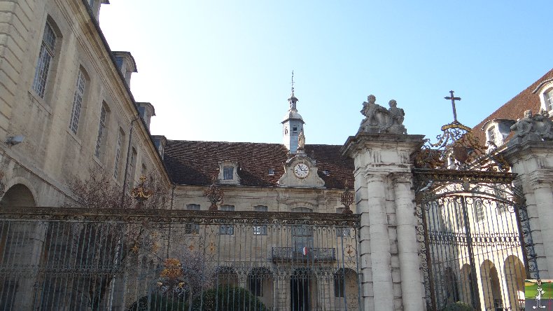 L'apothicairerie de l'Hôtel Dieu de Lons le Saunier- 7 mars 2014 002