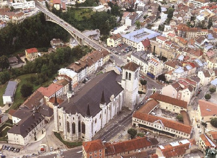 002 - St Claude (39) La cathédrale des Trois Apôtres (St Pierre, St Paul, St André) 0001