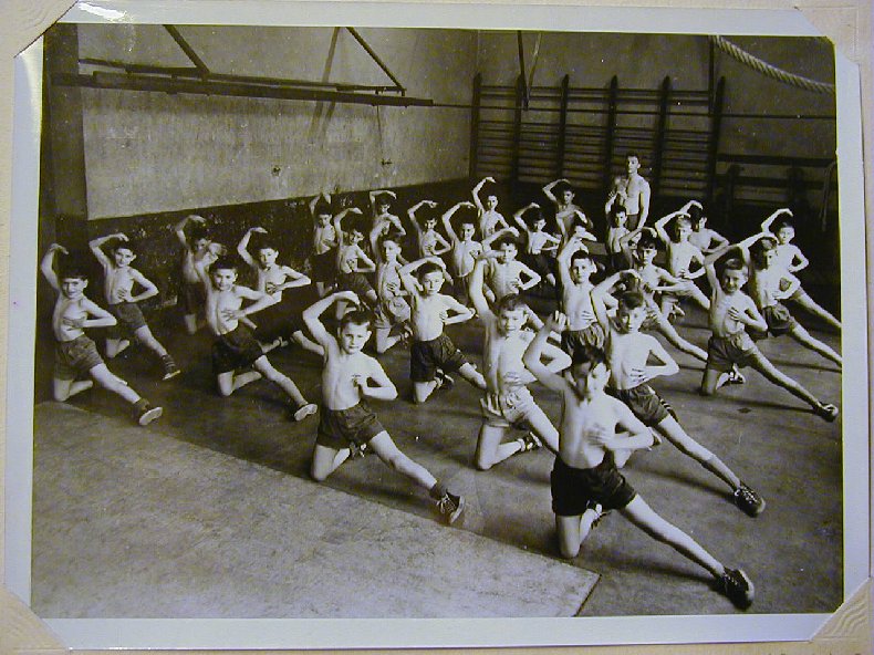 Quelques photos d'école - Classe 1966 - à Saint-Claude (39) 1957-1958_6eme_bahut