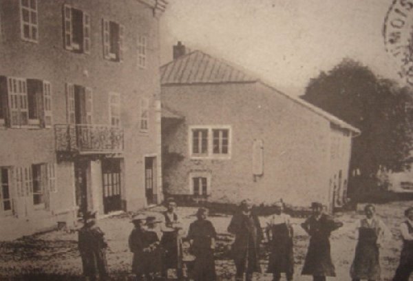 Luneterie de jadis - Longchaumois, de l'Etable à l'Etabli. 0002