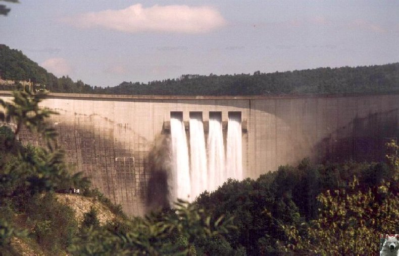 Le barrage et le lac de Vouglans (39) - 27/07 - 12/08/2007 0011