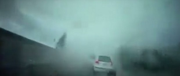 Une tornade dévaste et emporte une voiture Tornade-voiture-620x264