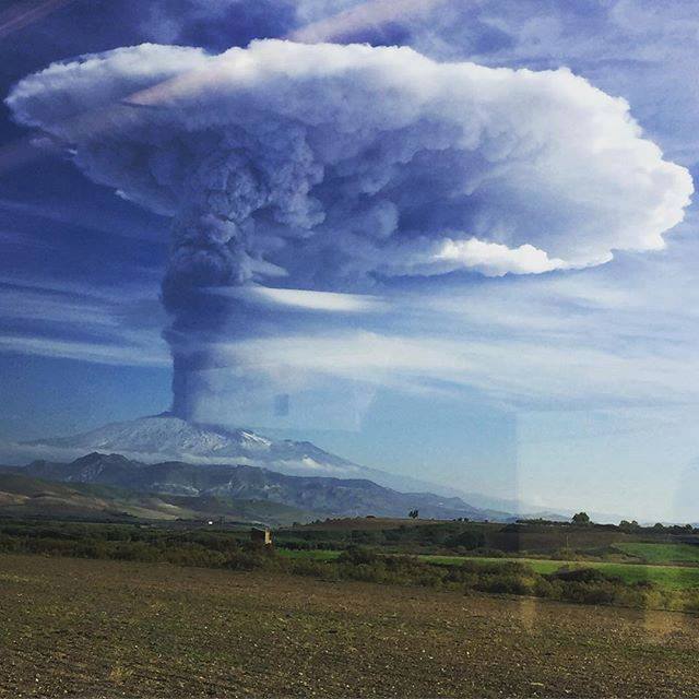 Photos spectaculaires de l’éruption de l’Etna Eruption-Etna-dec20151