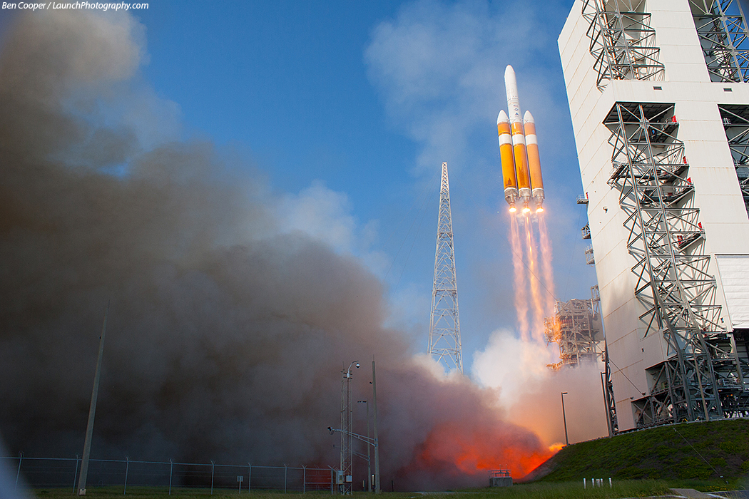 Lancement Delta 4H/NROL-15 (29 juin 2012) - Page 2 Delta_4-Heavy_NRO_L-15_4