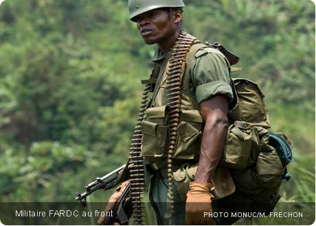 les Enyele (PRC) occupent l'aéroport de Mbandaka - Page 9 Soldat-fardc-au-front