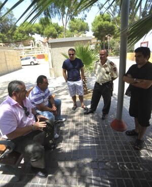 (Cartagena) Vigilantes del albergue se resisten a irse 7794752