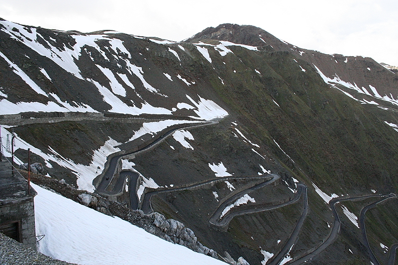 Plus de 100 XK par le col de Stelvio (CH/I) en 2012... It12