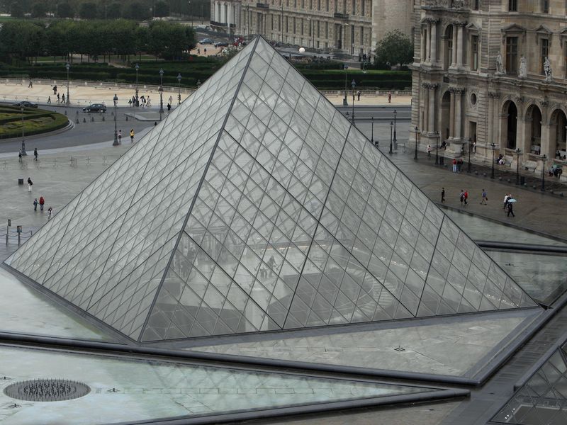 Dans votre Paris idéal, quel monument souhaiteriez-vous voir disparaître ? 20090410PHOWWW00280