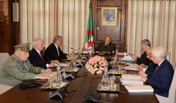 Algérie : les dernières concessions du pouvoir au "khalit" islamiste ! Conseil_392845883