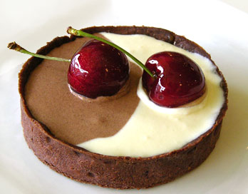     Two_tone_chocolate_mousse