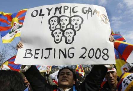 Jeux Olympiques de Pekin 2008 en Chine 2008-03-18T195915Z_01_NOOTR_RTRIDSP_2_OFRTP-JO-CHINE-TIBET-FRANCE-20080318