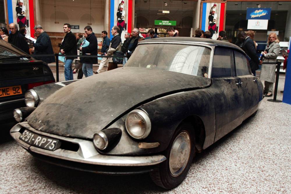 La Citroën DS 19 dans laquelle se trouvait le général de Gaulle lors de l'attentat en 1962 quitte Colombey-les-Deux-Églises pour la Chine.  2260189-ds-jpg_1961395