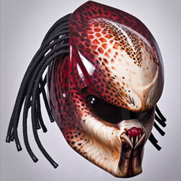 Insolite : Un casque moto  l'image du Predator Predator_2_helmets_miniature