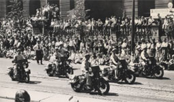 65 Harley-Davidson pour le 65e anniversaire du débarquement Commemoration-debarquement