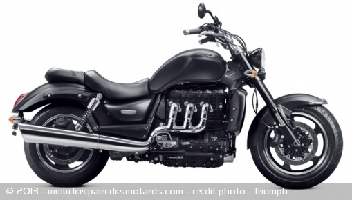 Triumph Rocket III touring ou roadster Triumph-rocket-roadster-profil