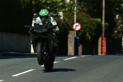 kawasaki h2 - Page 8 Tourist-trophy-kawasaki-h2r-james-hillier