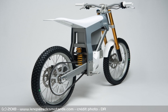 Cake Kalk, une enduro électrique poids plume Moto-electrique-cake-kalk-arriere