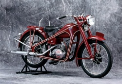 [TOPIC UNIQUE] Histoire des constructeurs motos Honda-dream-type-d