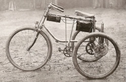 [TOPIC UNIQUE] Histoire des constructeurs motos - Page 4 Tricycle-de-dion