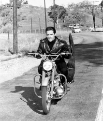 [TOPIC UNIQUE] La Moto a l'Honneur dans les Films - Page 3 Elvis-roustabout-honda