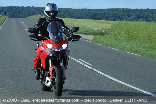 Essai MTS1200 par "Le repaire des motards" Ducati-multistrada-1200-face-route