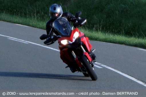 Essai MTS1200 par "Le repaire des motards" Ducati-multistrada-1200-face_route