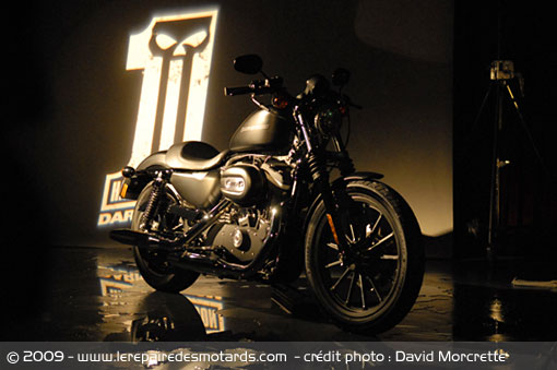 La Harley-Davidson Iron 883 immortalisée par Harcourt Hd-sportster-iron-883-1