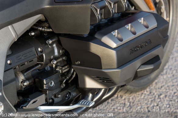 Les essais de presse de la Goldwing 2018 - Page 2 Moteur-honda-goldwing-gl1800