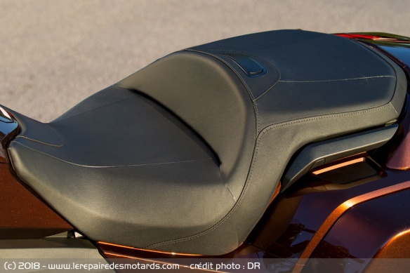 Les essais de presse de la Goldwing 2018 - Page 2 Selle-honda-gl1800-goldwing