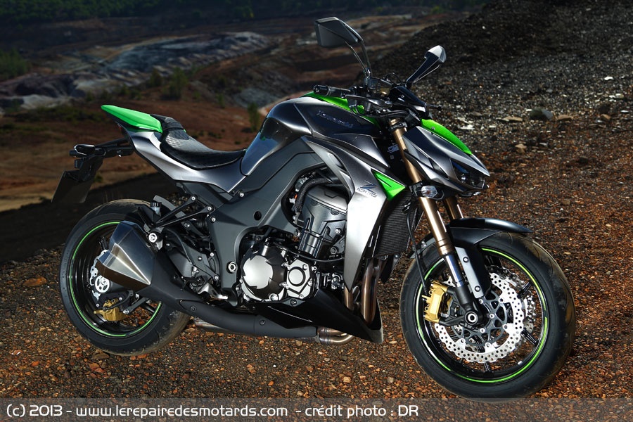 Les japonaises se mettent au leds aussi Kawasaki-z1000-2014_hd