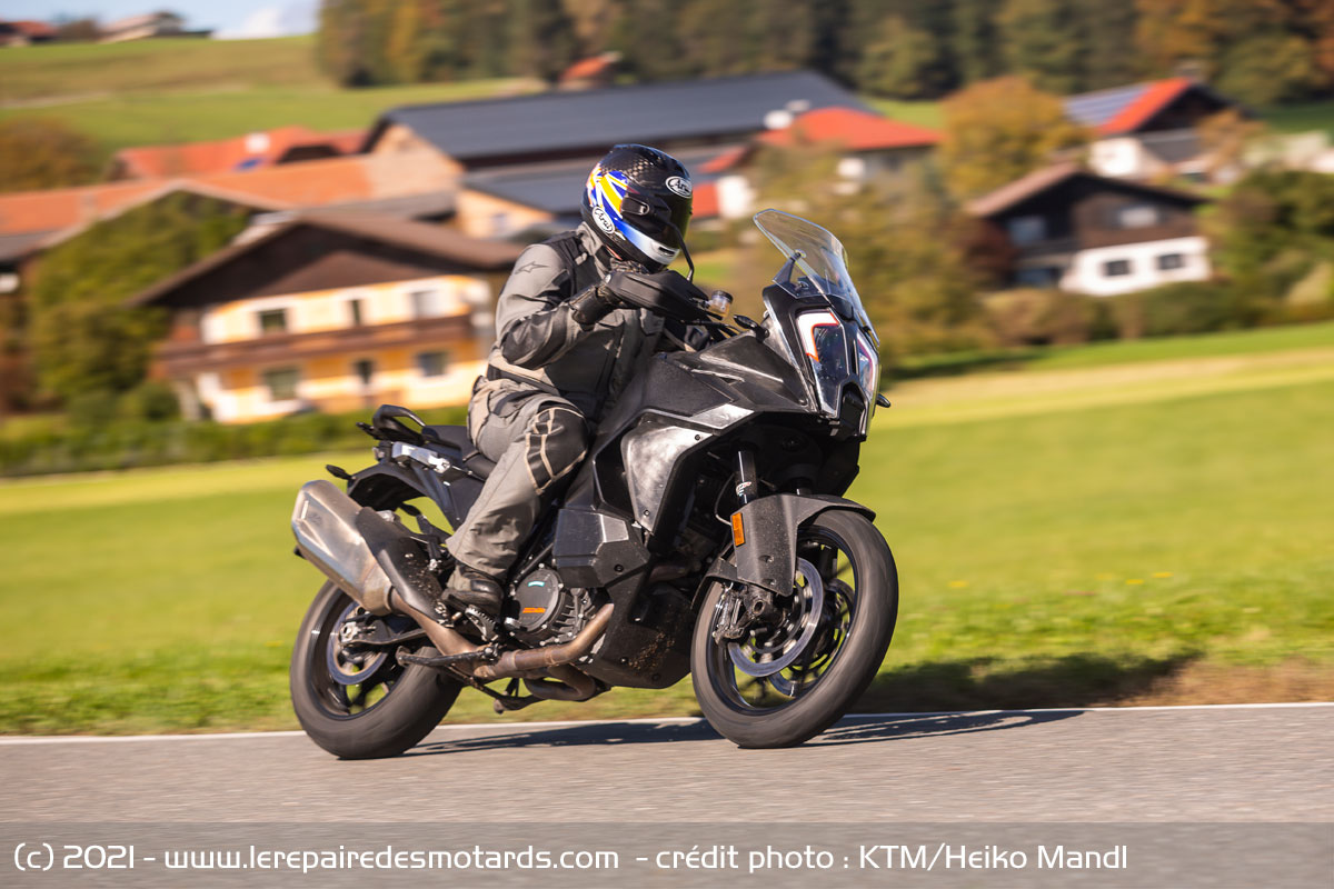 KTM 1290 Super Adventure S 2021 [essai] Ktm-1290-super-adventure-s-preprod-route-droite_hd