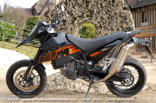 [Essai net] ktm 690 sm Ktm-690-sm-cote2