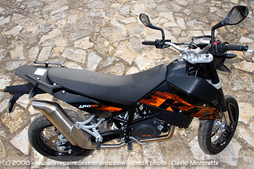 [Essai net] ktm 690 sm Ktm-690-sm-dessus