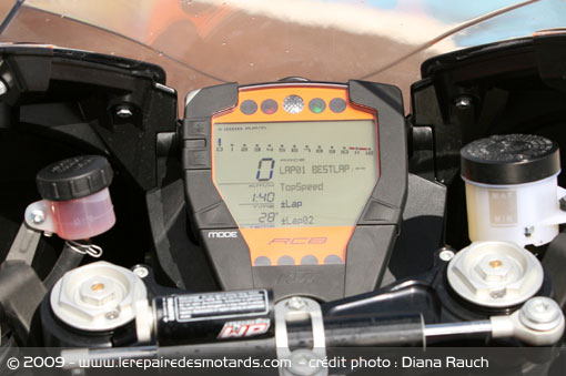 Essai KTM RC8R 1195 – millésime 2009 Ktm-rc8-compteur