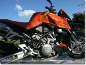 [essai net] [video] KTM Superduke 990 RR par Monneret (TF1) Ktm-superduke-990-dessous