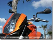 [essai net] [video] KTM Superduke 990 RR par Monneret (TF1) Ktm-superduke-990-phare