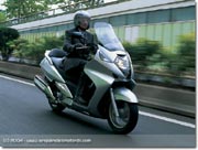 Essai Honda Silverwing 600 Honda-silverwing_action