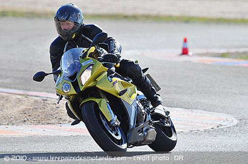 Les bienfaits du 2 roues à pédales - Page 8 Michelin-power-pure-circuit2