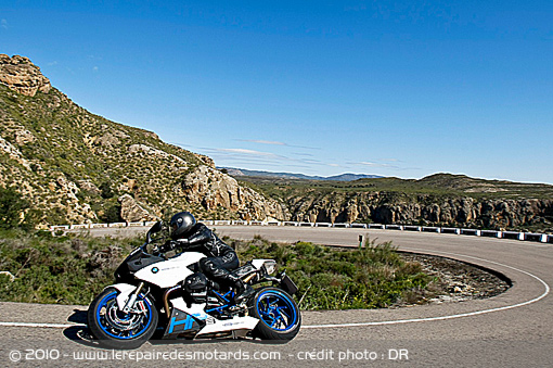 Les bienfaits du 2 roues à pédales - Page 8 Michelin-power-pure-route2