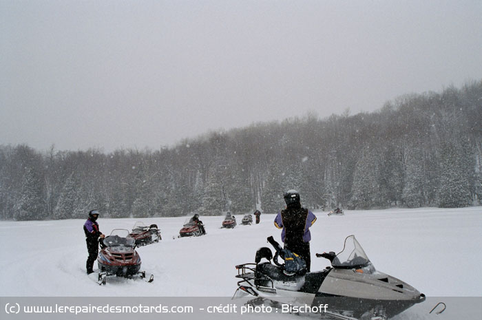 Ca se rapproche - Page 4 Moto-neige-quebec-11