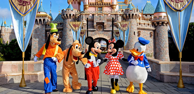 LE SAVIEZ-VOUS ? Chaque soir, Disneyland libère 200 chats dans le parc pour aider à garder la population des rongeurs sous contrôle ! Disneyland