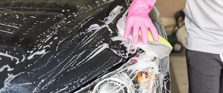 Le Saviez-vous ? L’utilisation d’un liquide vaisselle pour laver la voiture abîmera la carrosserie ! Nettoyage-voiture